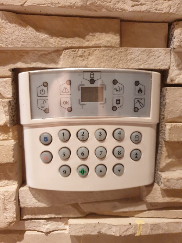 System alarmowy w domu